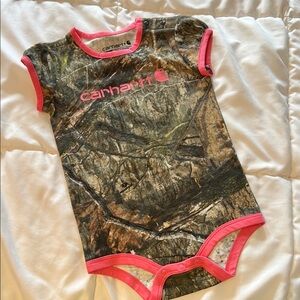 18m camo carhartt onsie NWOT